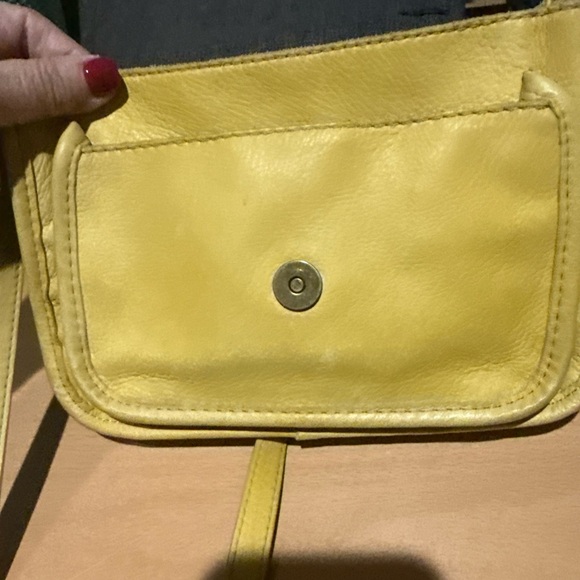 American Leather Co Pale Yellow Leather Crossbody Bag - Picture 7 of 11